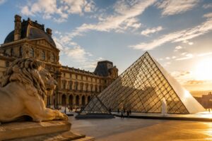 Record Summer Heatwave Forces Temporary Closures of Paris Landmarks 